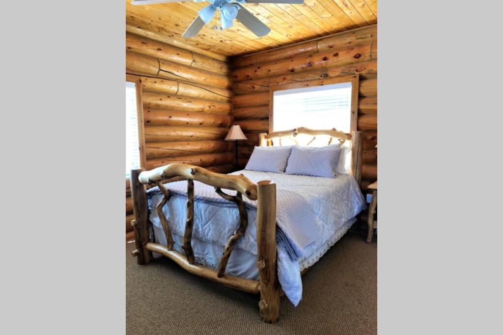 Red Rock Ranch Log Cabin: Large, Fully Furnished エスカランテ エクステリア 写真